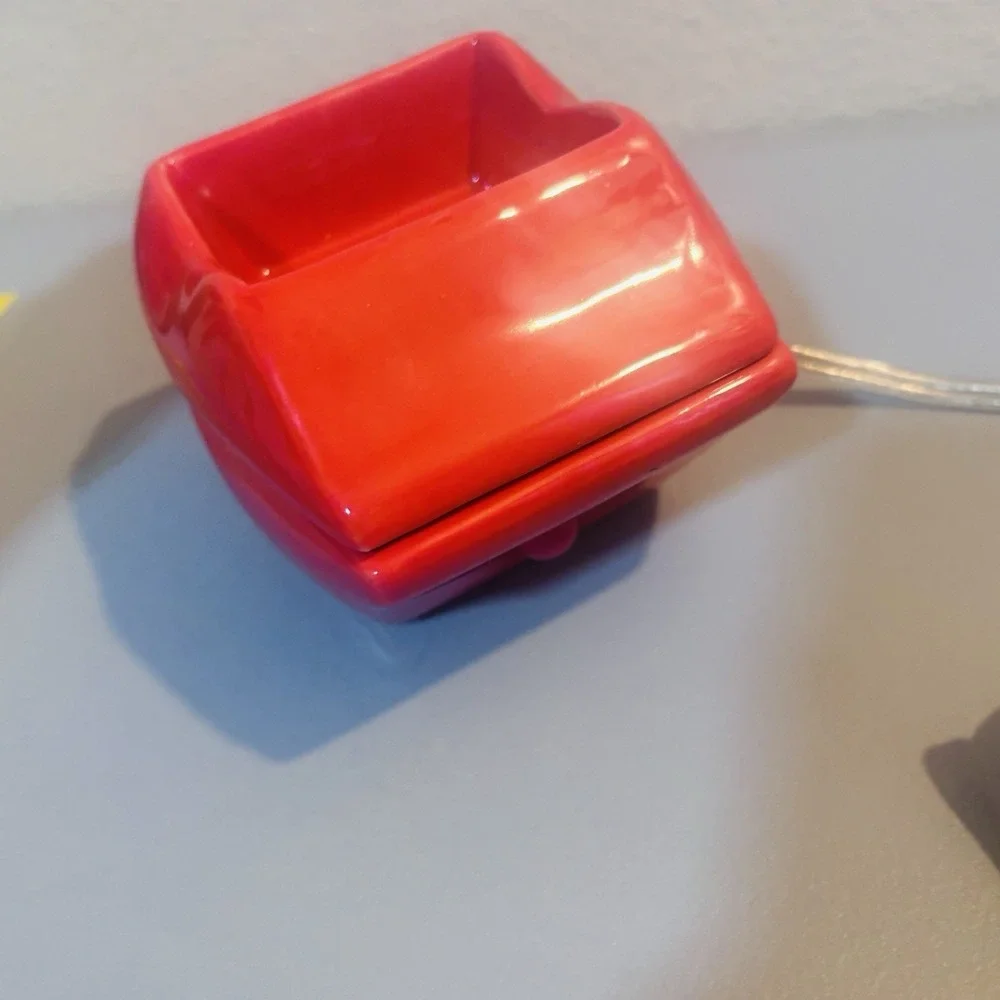 Red Lips Wax Melt Warmer Fragrance Diffuser Electric Essential Oil Ceramic Clean